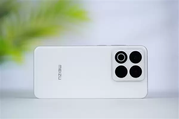 行业唯一四等边白面板!魅族22图赏