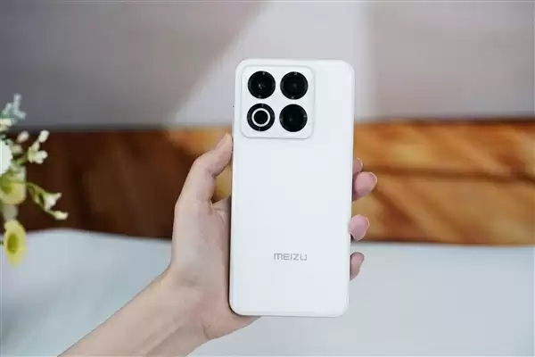 行业唯一四等边白面板!魅族22图赏