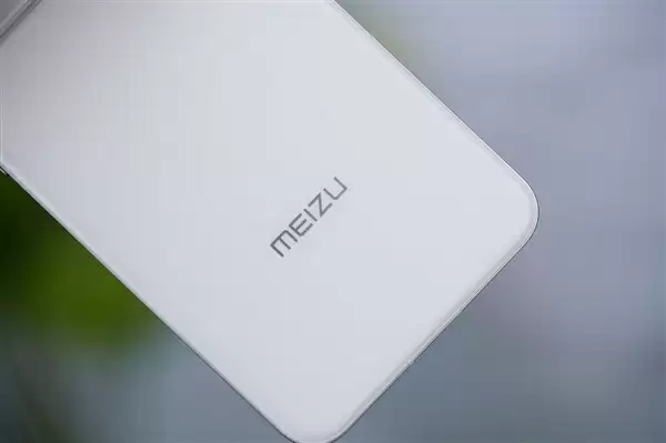 行业唯一四等边白面板!魅族22图赏