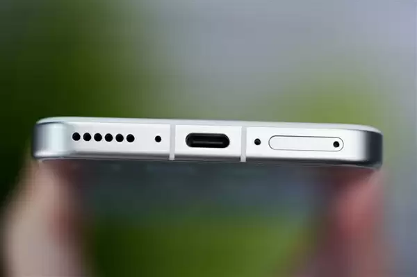 行业唯一四等边白面板!魅族22图赏