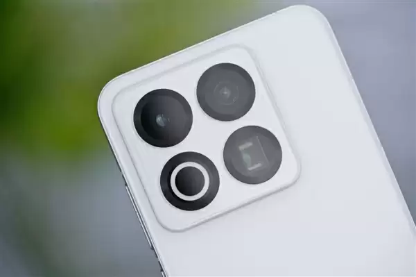 行业唯一四等边白面板!魅族22图赏