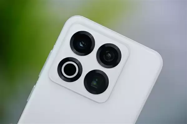 行业唯一四等边白面板!魅族22图赏