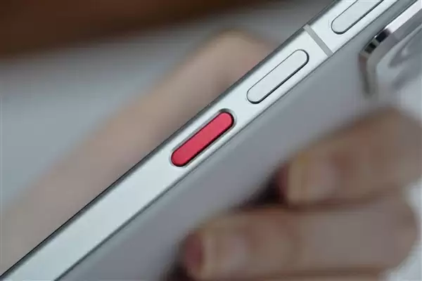 行业唯一四等边白面板!魅族22图赏