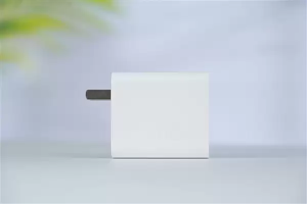 行业唯一四等边白面板!魅族22图赏