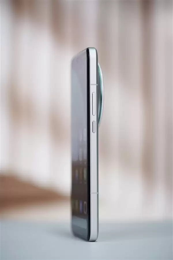 史上第一次双拼色！小米15 Ultra松柏绿图赏