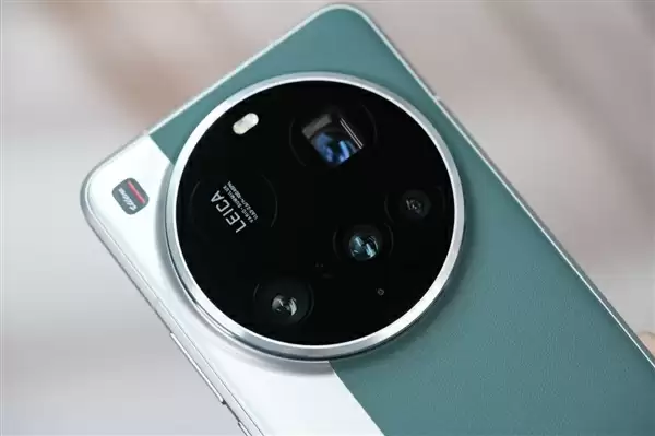 史上第一次双拼色！小米15 Ultra松柏绿图赏