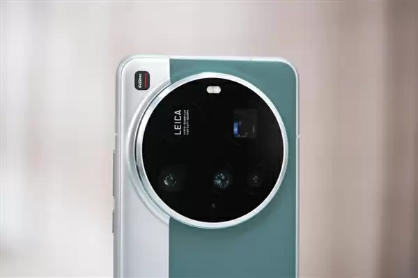 史上第一次双拼色！小米15 Ultra松柏绿图赏