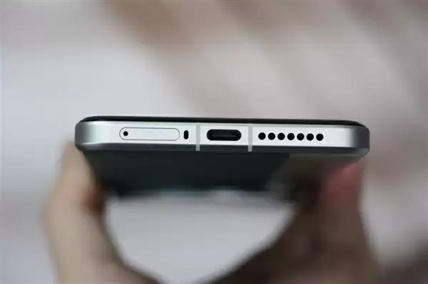 史上第一次双拼色！小米15 Ultra松柏绿图赏