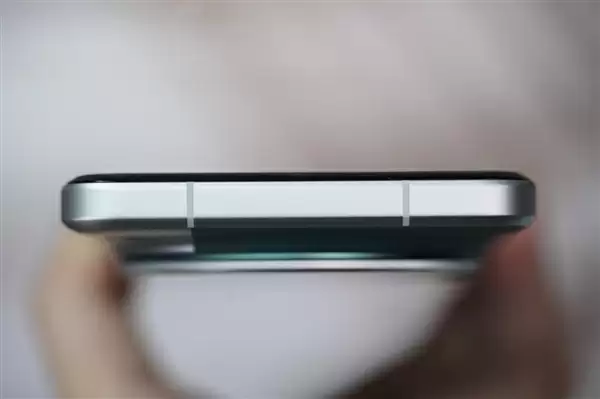 史上第一次双拼色！小米15 Ultra松柏绿图赏