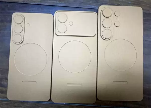 三星Galaxy S26系列原型机曝光:撞脸iPhone 17 Pro