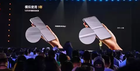 卢伟冰：友商的小折屏幕很阔但折痕不小