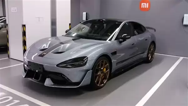 博主提SU7 Ultra用小米1拍照记录！雷军：感谢大家15年的不离不弃