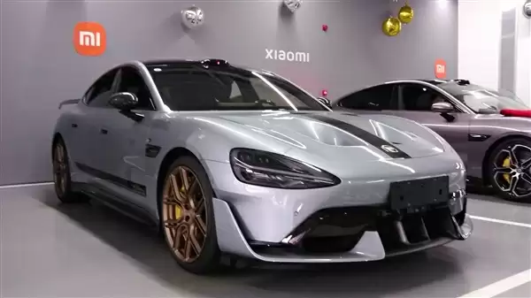 博主提SU7 Ultra用小米1拍照记录！雷军：感谢大家15年的不离不弃