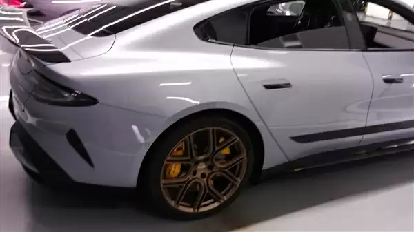 博主提SU7 Ultra用小米1拍照记录！雷军：感谢大家15年的不离不弃