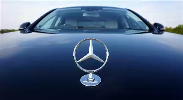 梅赛德斯-奔驰清仓日产汽车股份：套现478.7亿日元
