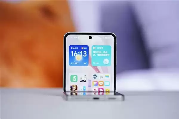 荣耀Magic V Flip2展示