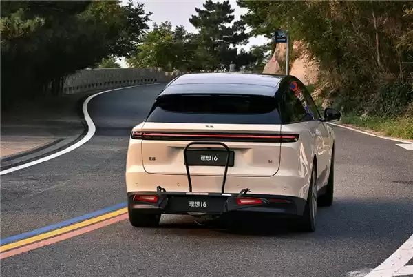 李想寄予厚望！理想纯电路上最关键一环：全新i6实车曝光