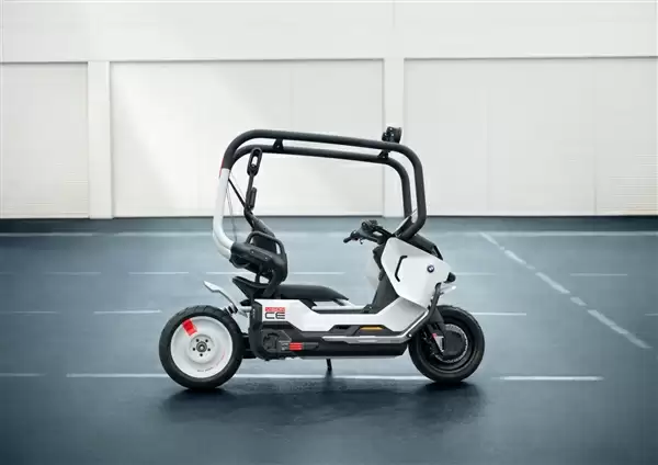 宝马发布全新纯电概念摩托：自带防护笼