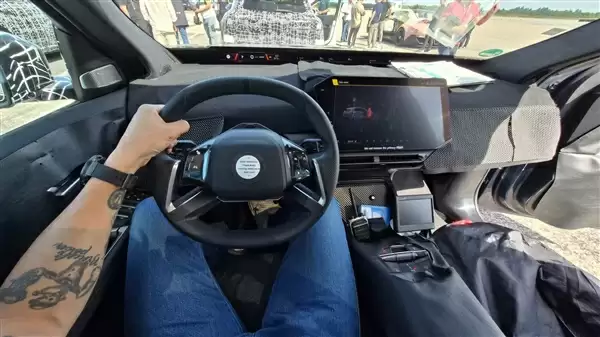 窄鼻孔+大墨镜 新世代宝马iX3官图泄露：有爱的吗