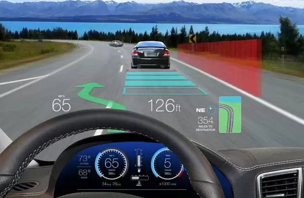 挡风玻璃上的车况路况信息