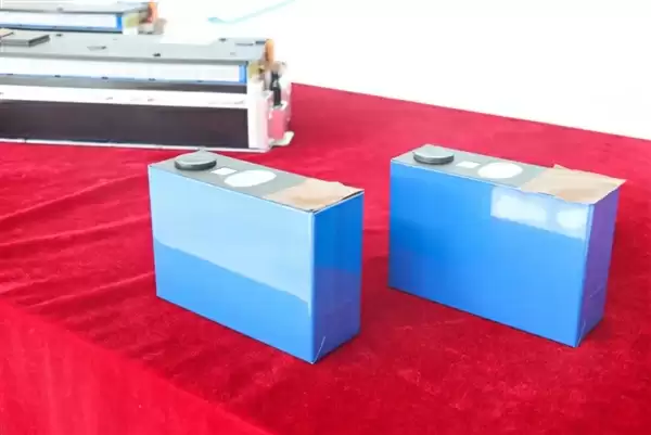 蜂巢能源半固态电池完成B样下线