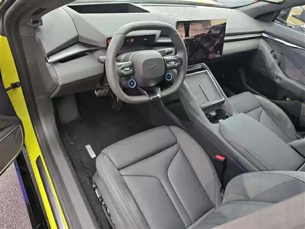 小鹏P7内饰设计