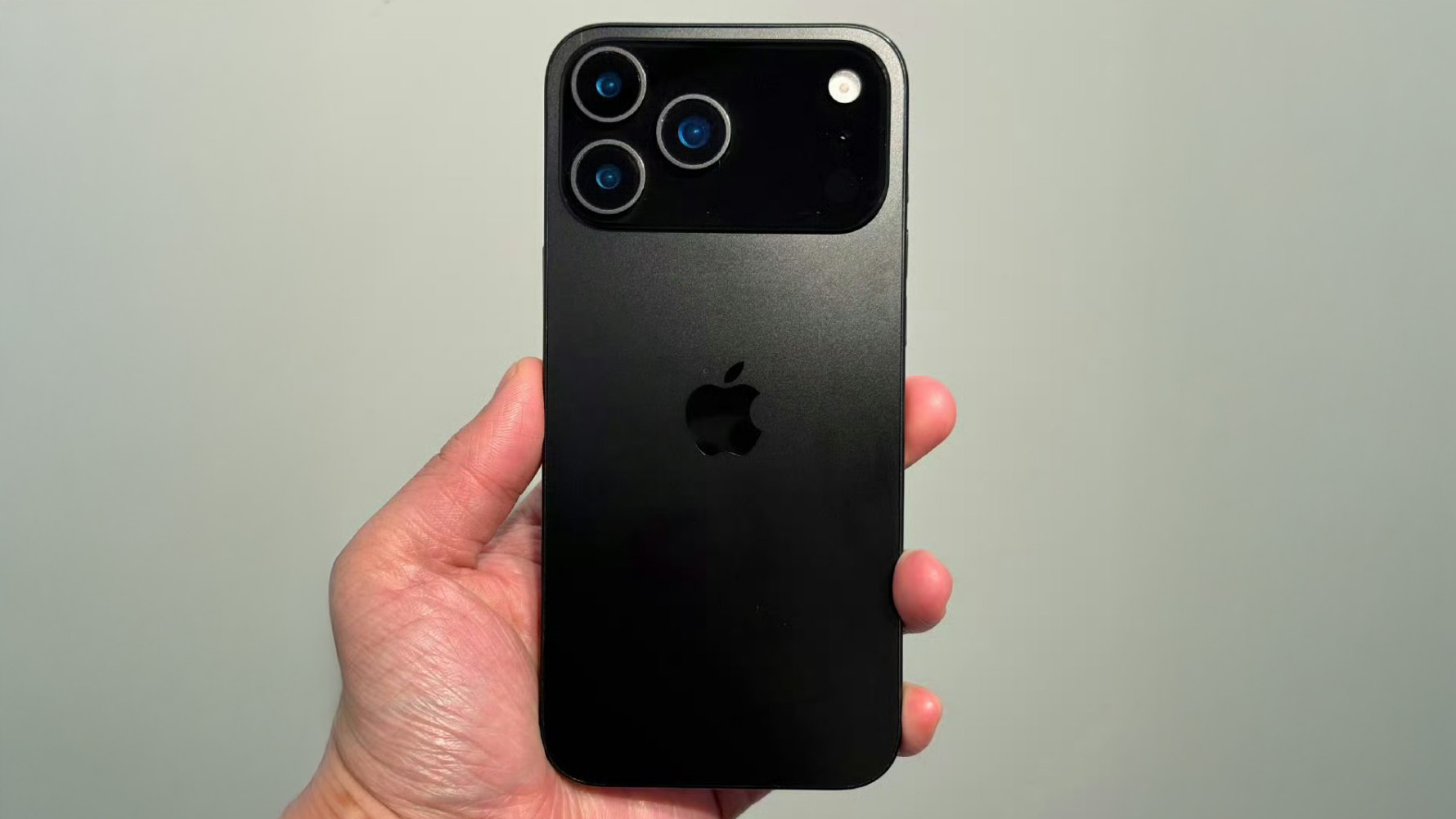 消息称苹果iPhone 17 Pro系列曾考虑黑色版本