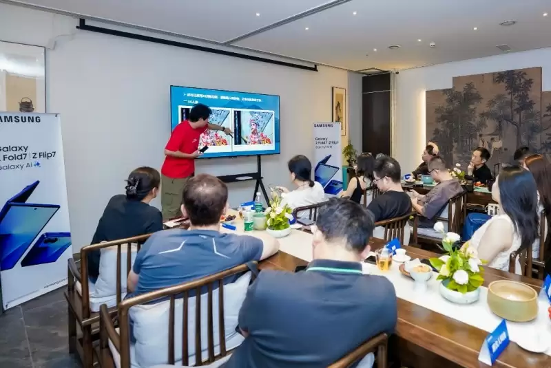 三星Galaxy Z Fold7后置摄像头模组特写