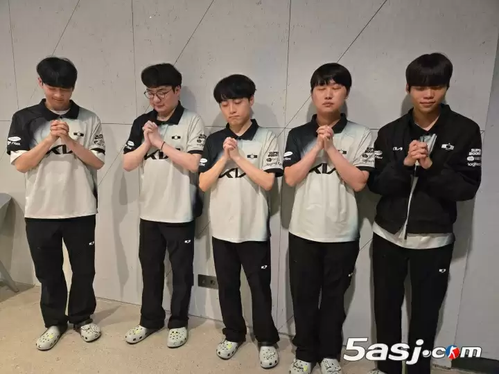 赛后采访:ShowMaker爆冷选出小法