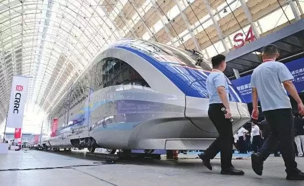 中国标准智能市域列车全球首秀