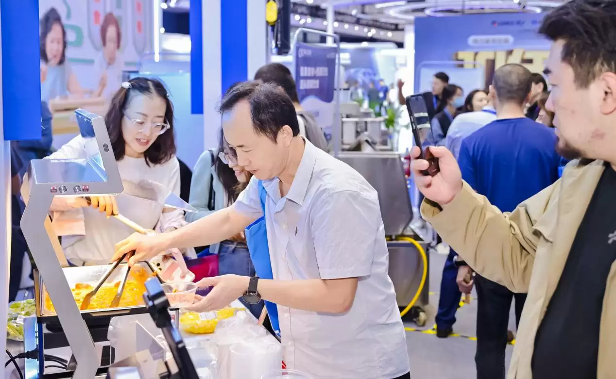 从田间到餐桌到健康管理的全链路革新:阿尔法鱼数智美食解决方案亮相电博会