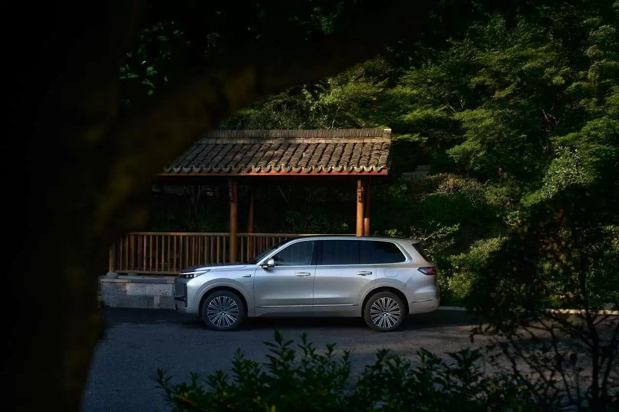 吉利银河M9内部空间展示