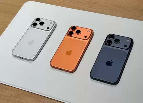 苹果线下店展出iPhone 17 Pro真机：已满身划痕！铝合金机身被吐槽质感差
