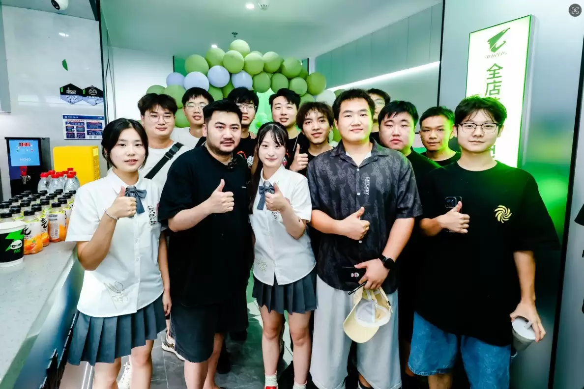 技嘉科技×杰拉电竞联名店盛大开业