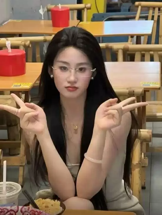 刘一菲直播互动