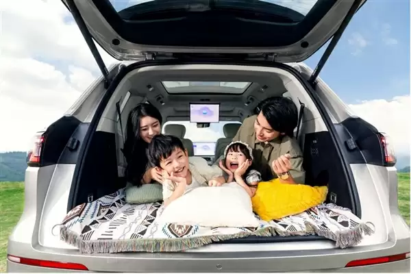 17.38万的大六座SUV 吉利用银河M9敲碎了友商的心