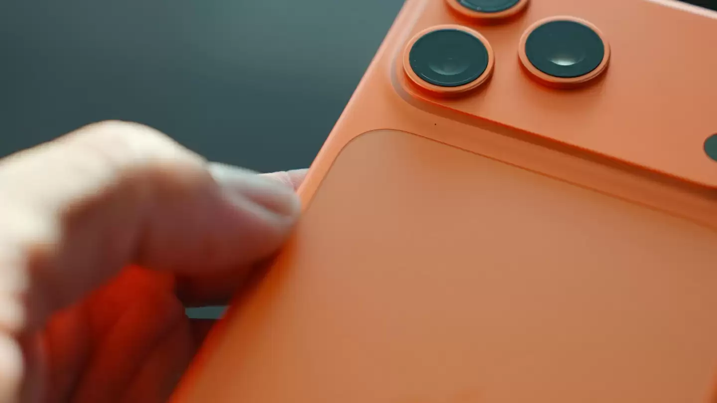 首批苹果 iPhone 17 / Pro 系列已送达用户，部分网友已晒出开箱图