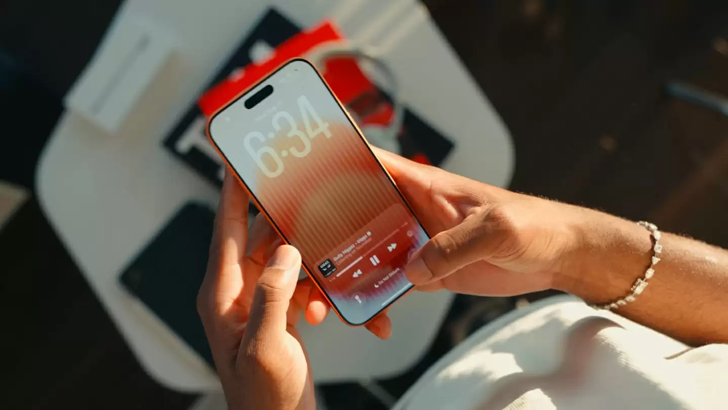 首批苹果 iPhone 17 / Pro 系列已送达用户，部分网友已晒出开箱图