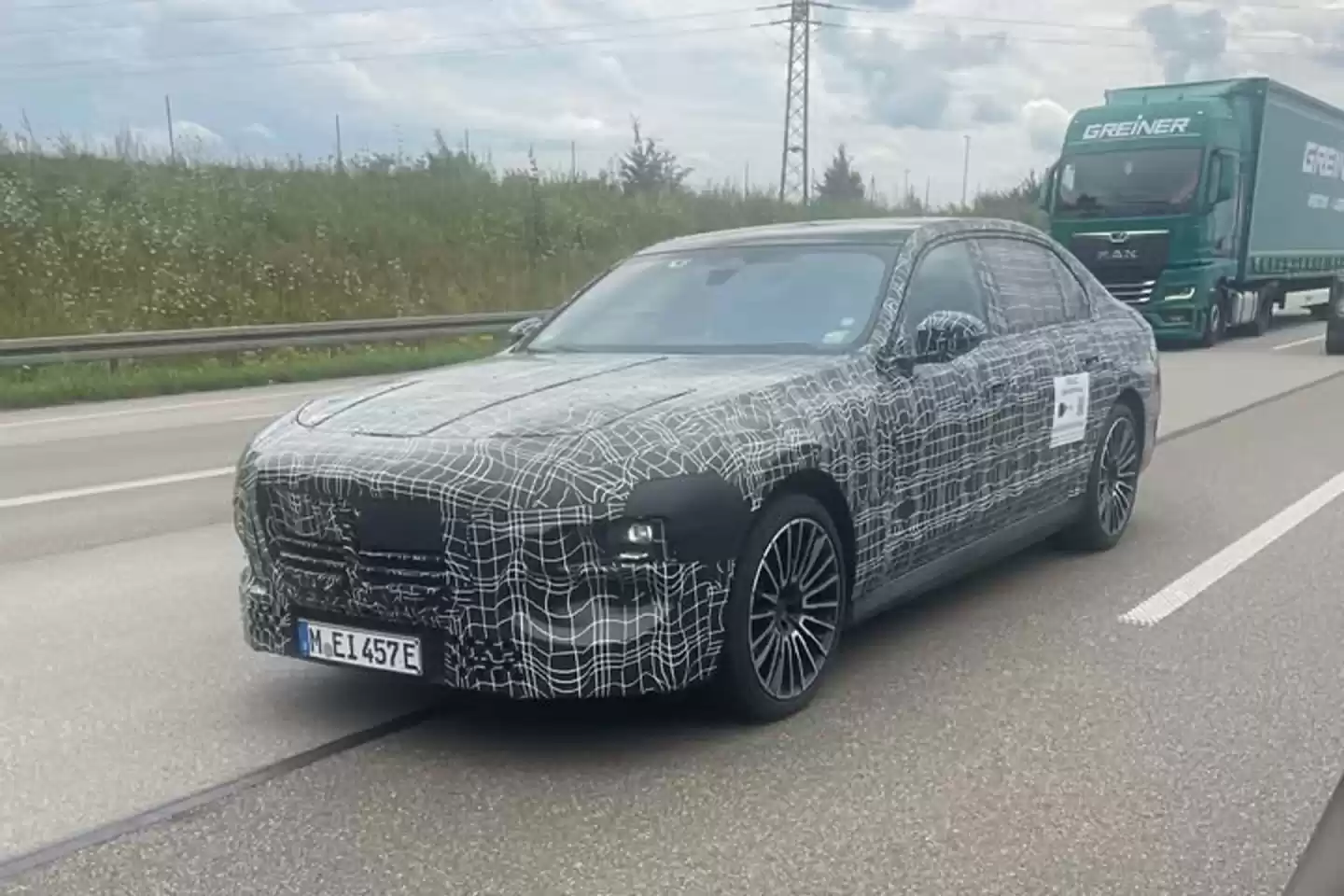 2027款宝马7系前脸谍照