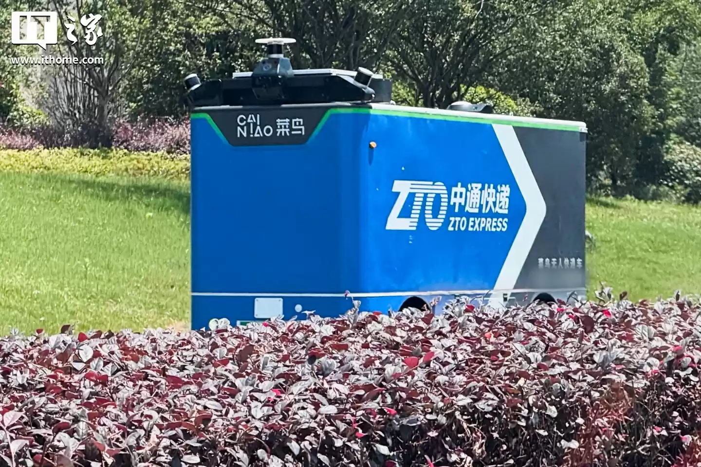 深圳公布全国首份功能型无人车月度报告：上月配送快递破