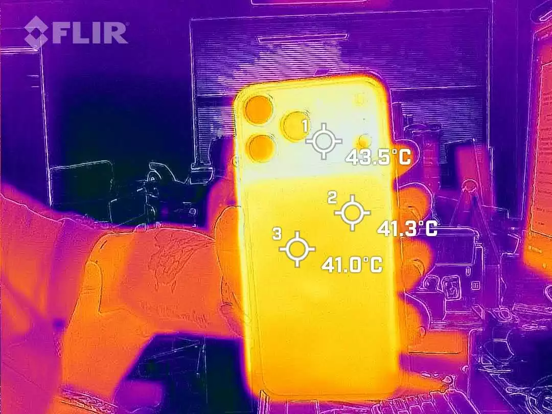 iPhone 17 Pro Max热成像图