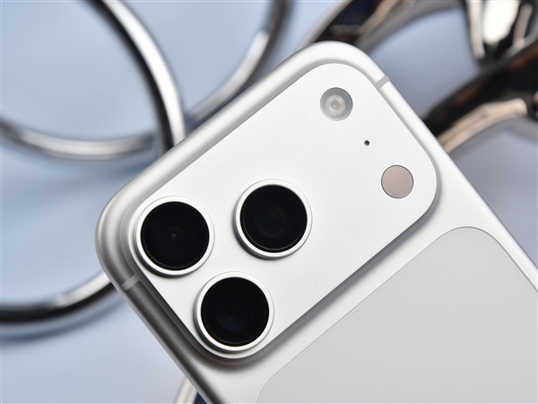 iPhone 17 Pro上手：性能依旧是王者