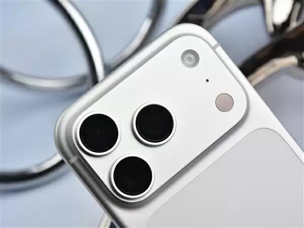 iPhone 17 Pro上手:性能依旧是王者