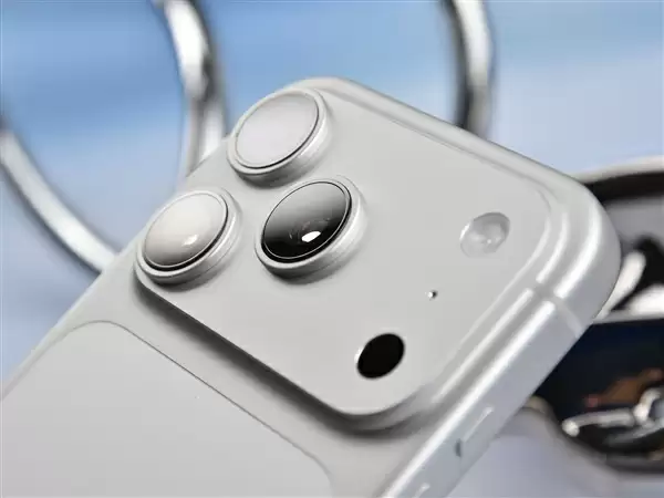 iPhone 17 Pro上手:性能依旧是王者