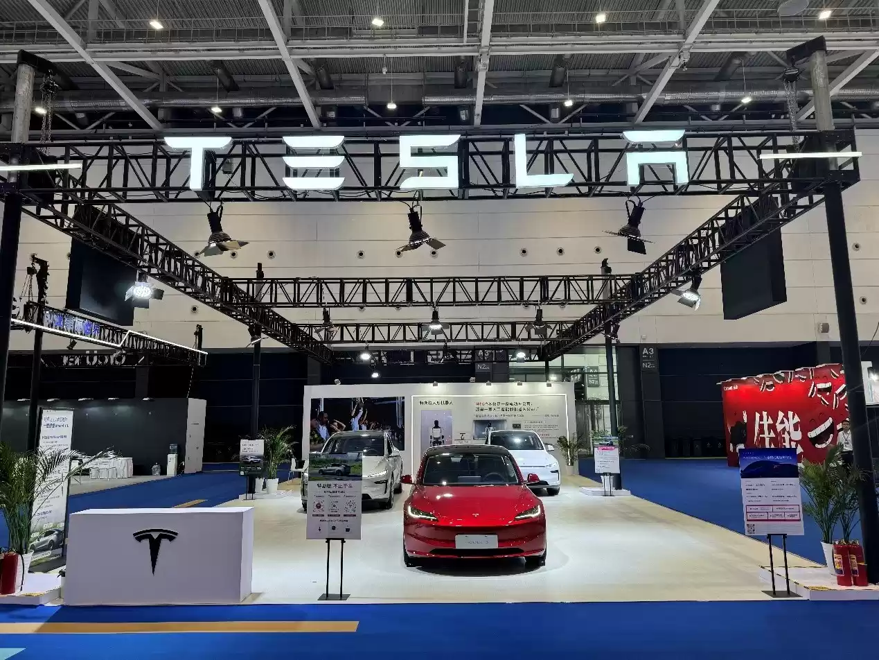 特斯拉亮相2025电博会:帮助人类加速迈向可持续的富足时代