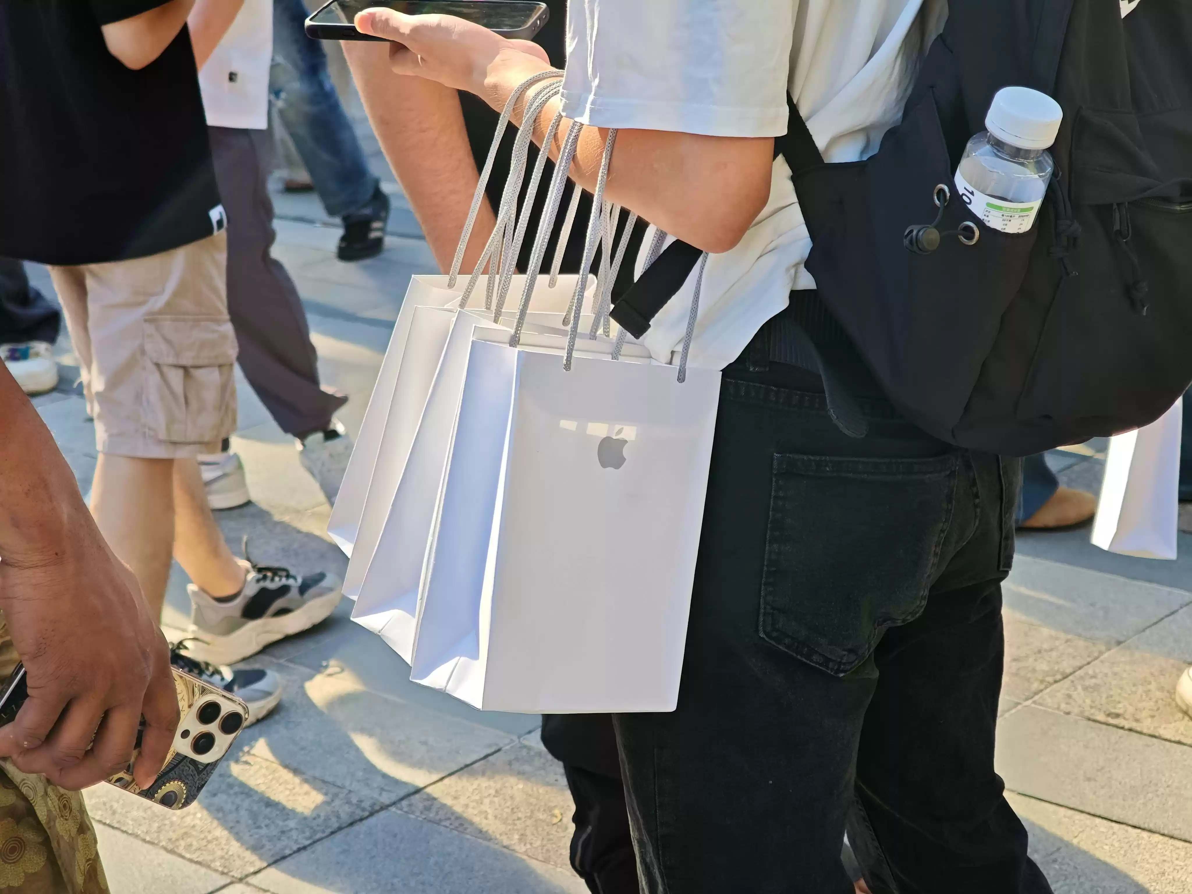 iPhone17热销现场