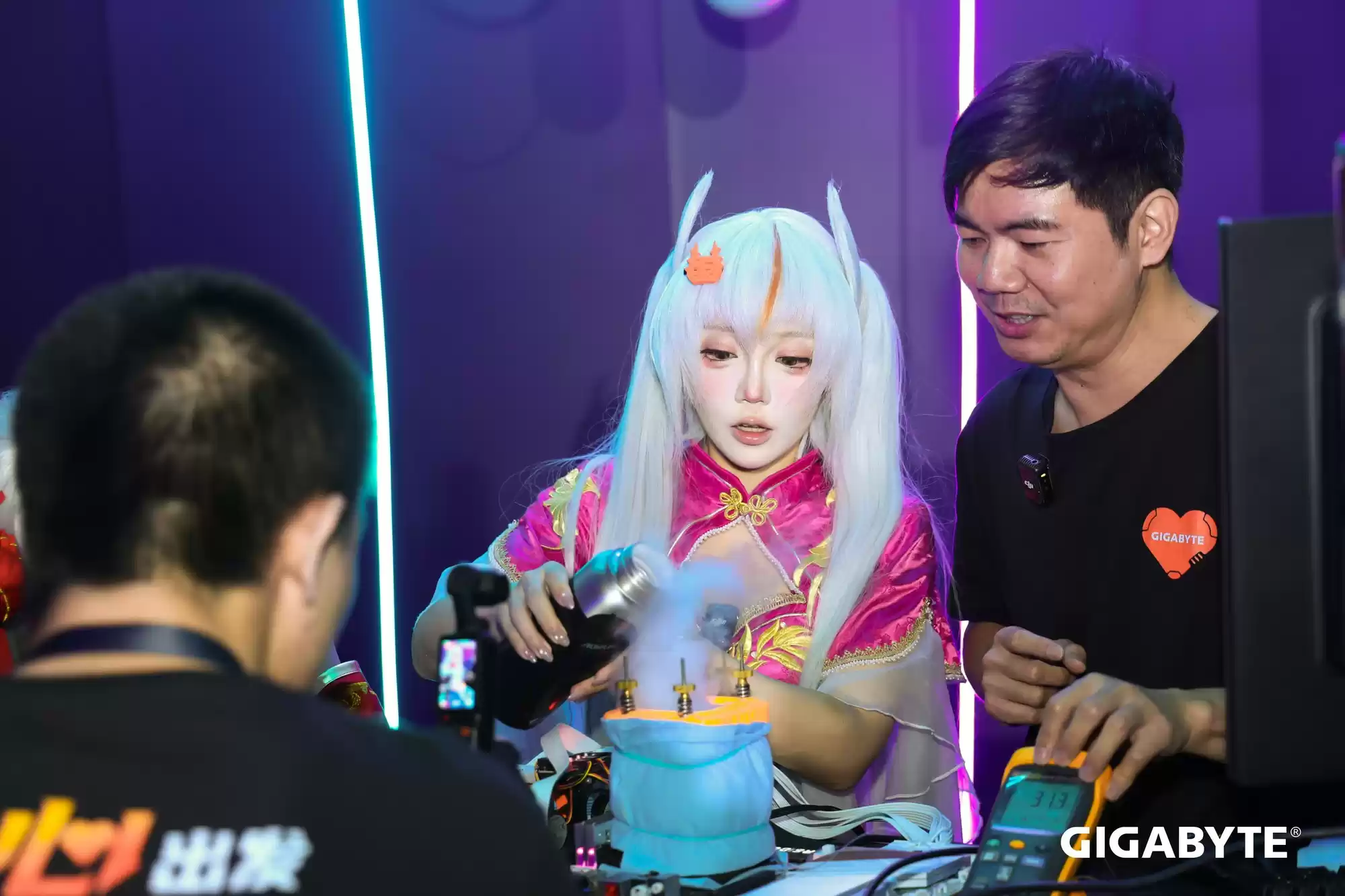 技嘉主板液氮超频演示