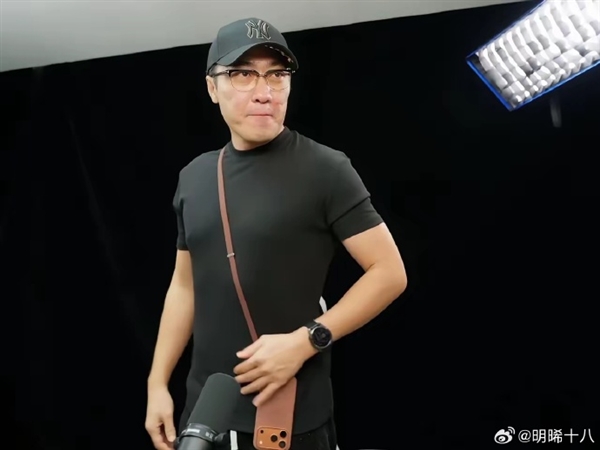 479元一根的苹果17挂绳真有人买:王自如晒上身效果