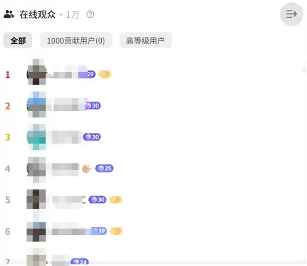 李晓燕在超市工作照