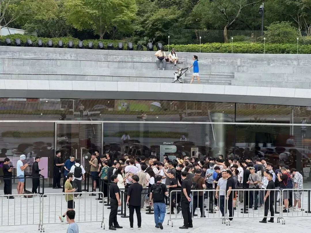 iPhone 17发售现场